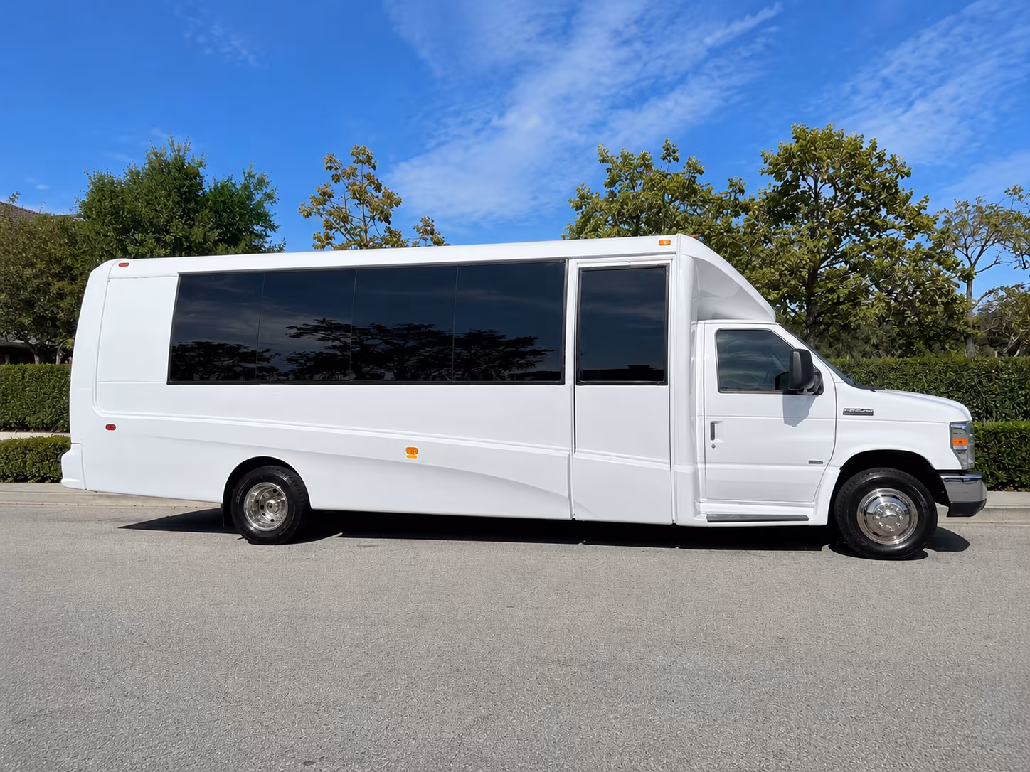 corporate airport transfer buses between frederick and bwi dulles or reagan national