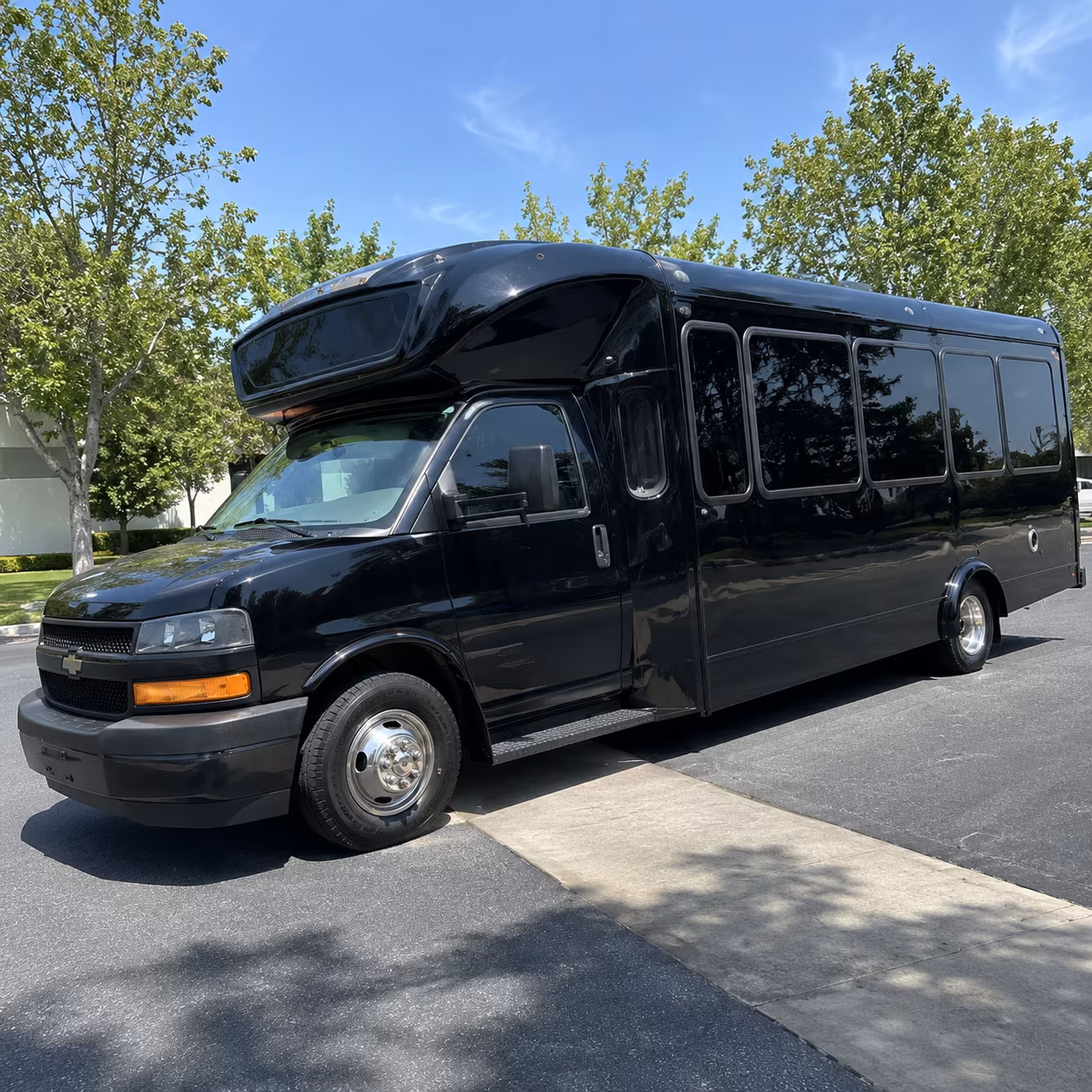 frederick 15 passenger party bus