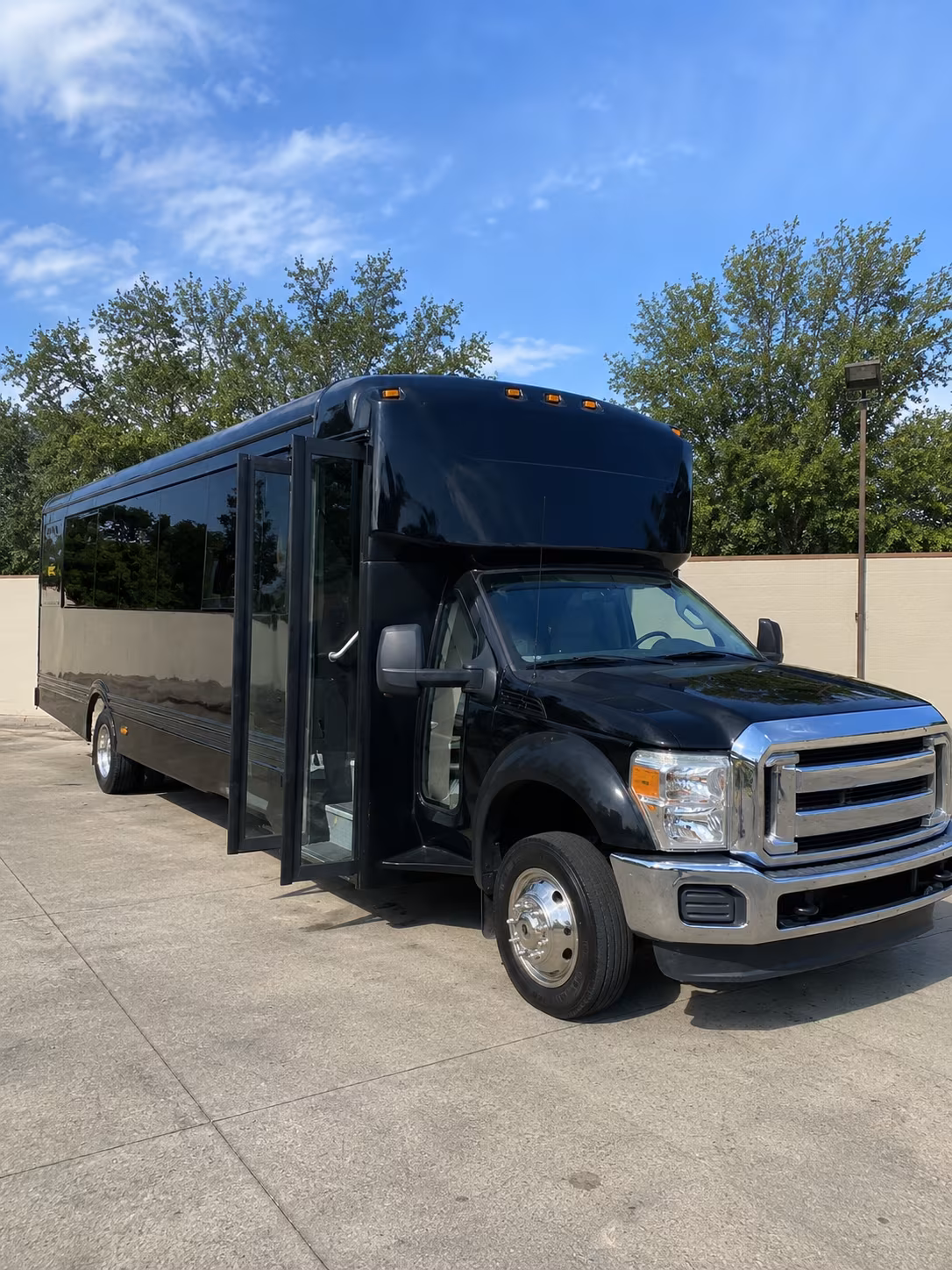 frederick 20 passenger party bus