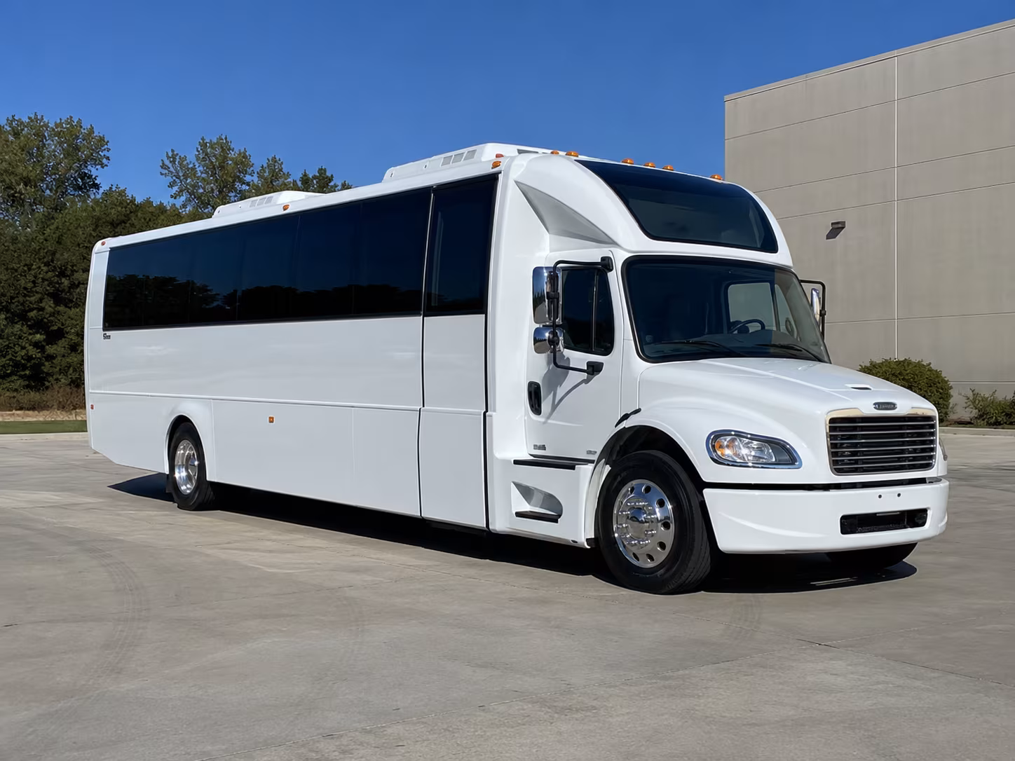 frederick 28 passenger party bus